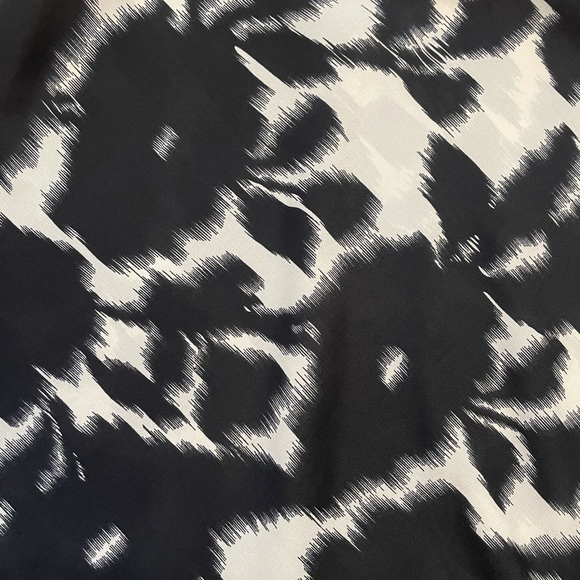 Gorgeous flower print tank top - Picture 2 of 3